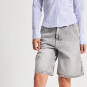 חולצת פסים צמודה